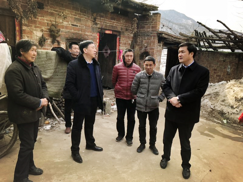 民建“組團(tuán)”慰問，企業(yè)送溫暖到家