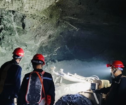 西溝鐵礦｜織密安全防護(hù)網(wǎng)，護(hù)航全年“零傷亡”